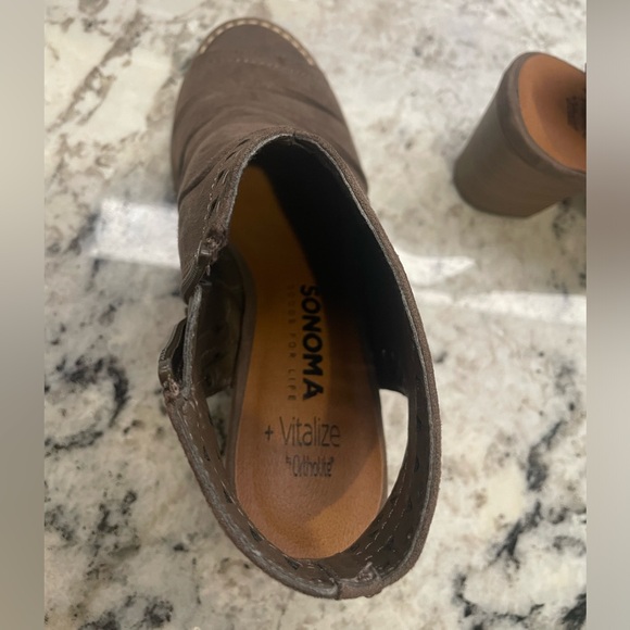 Sonoma Faux suede, zippered ankle boot with stylish cut-out design. Size 6 1/2 - Picture 8 of 11